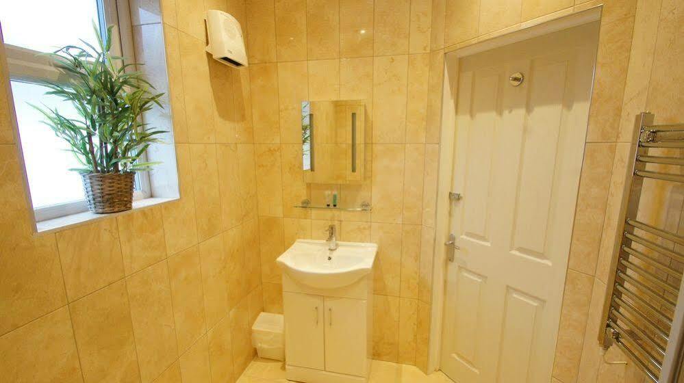شانكلين The Richmond Bed And Breakfast - Adults Only المظهر الخارجي الصورة
